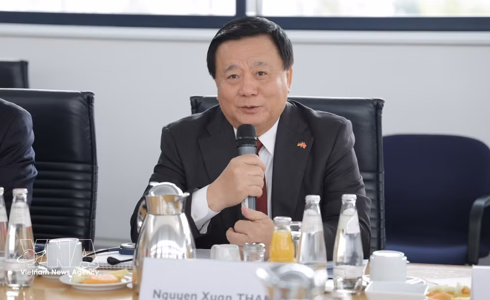Chairman of the Central Council for Theoretical Studies Nguyen Xuan Thang, addresses at the 11th theoretical exchange. (Photo: VNA)