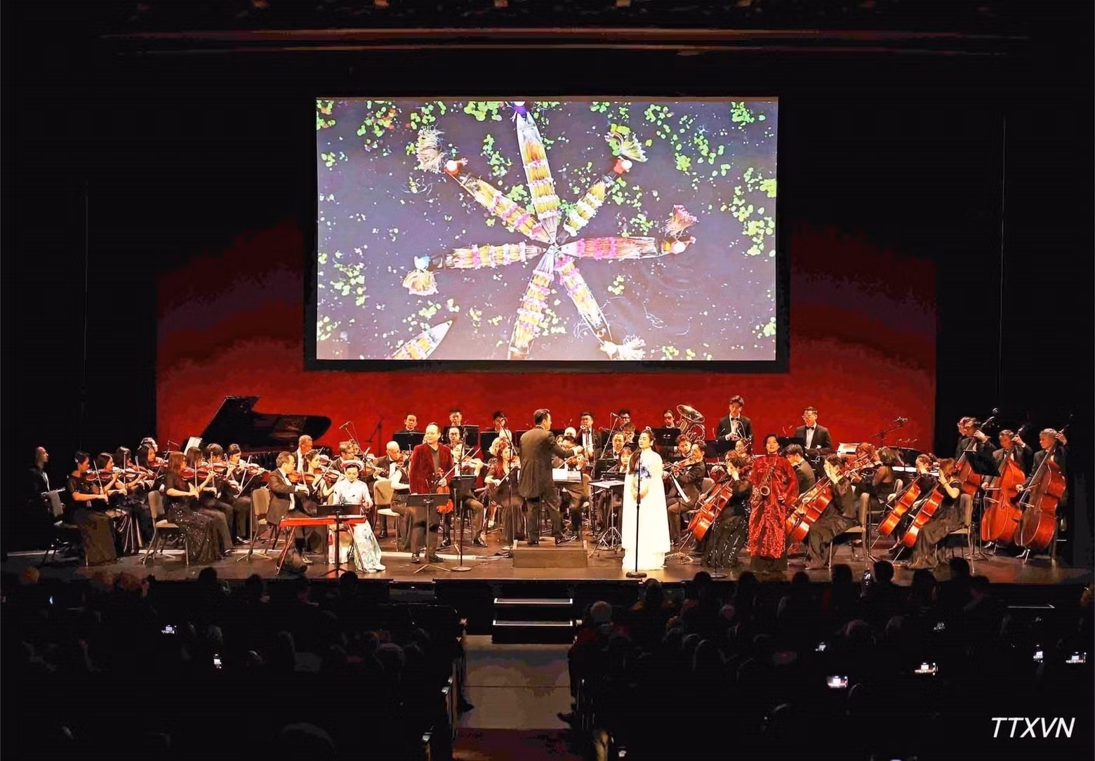 A performance at the event. (Photo: VNA)