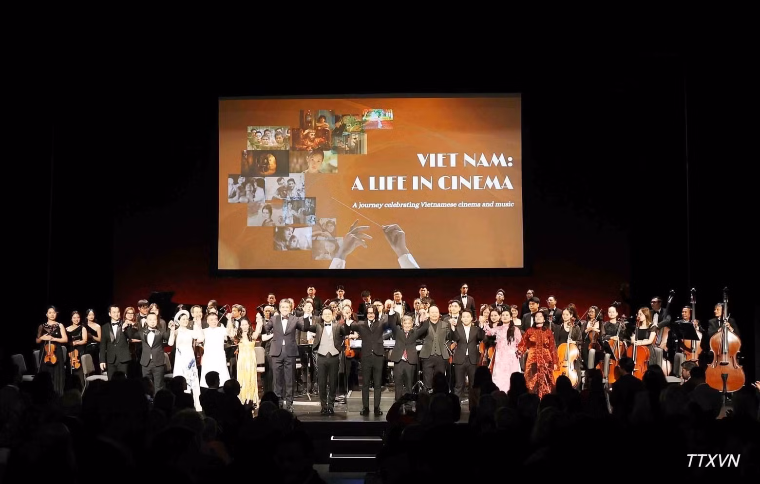 Artists at the cultural event. (Photo: VNA)