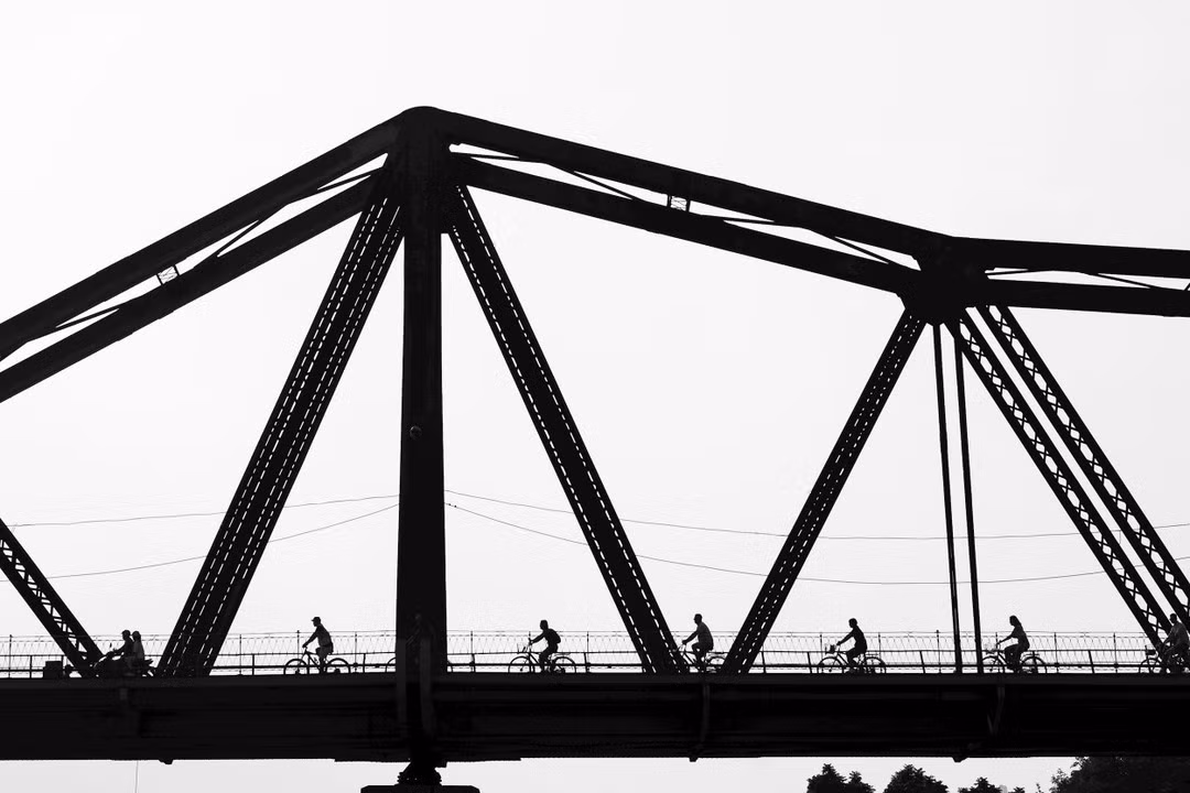 A photograph by Lam Xuan Tung featured in “Pho tan tam”, Volume 1, published by Dan Tri Publishing House in 2026.