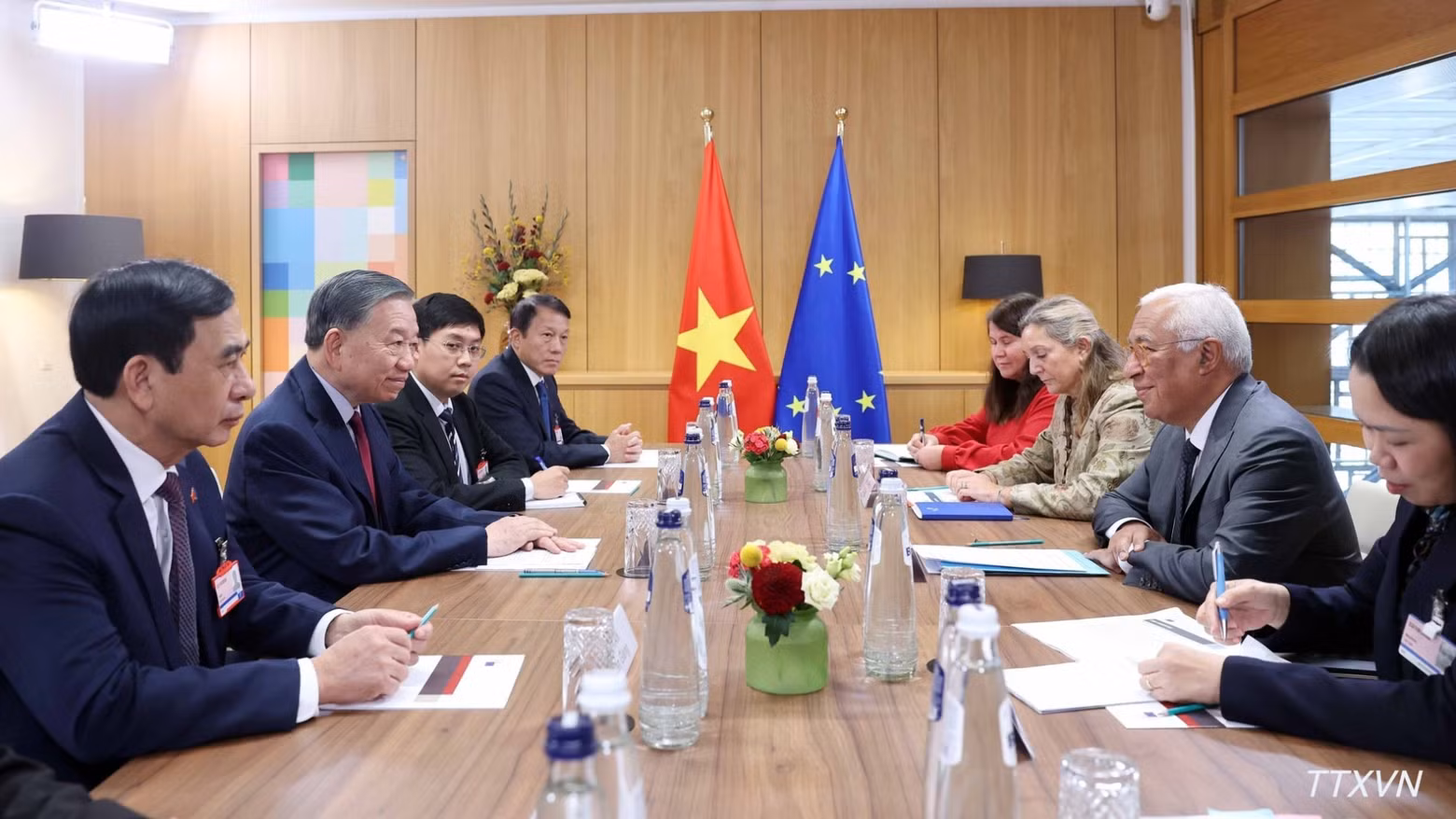 General Secretary and President To Lam holds a restricted meeting with European Council President Antonio Costa ahead of their talks. (Photo: VNA)