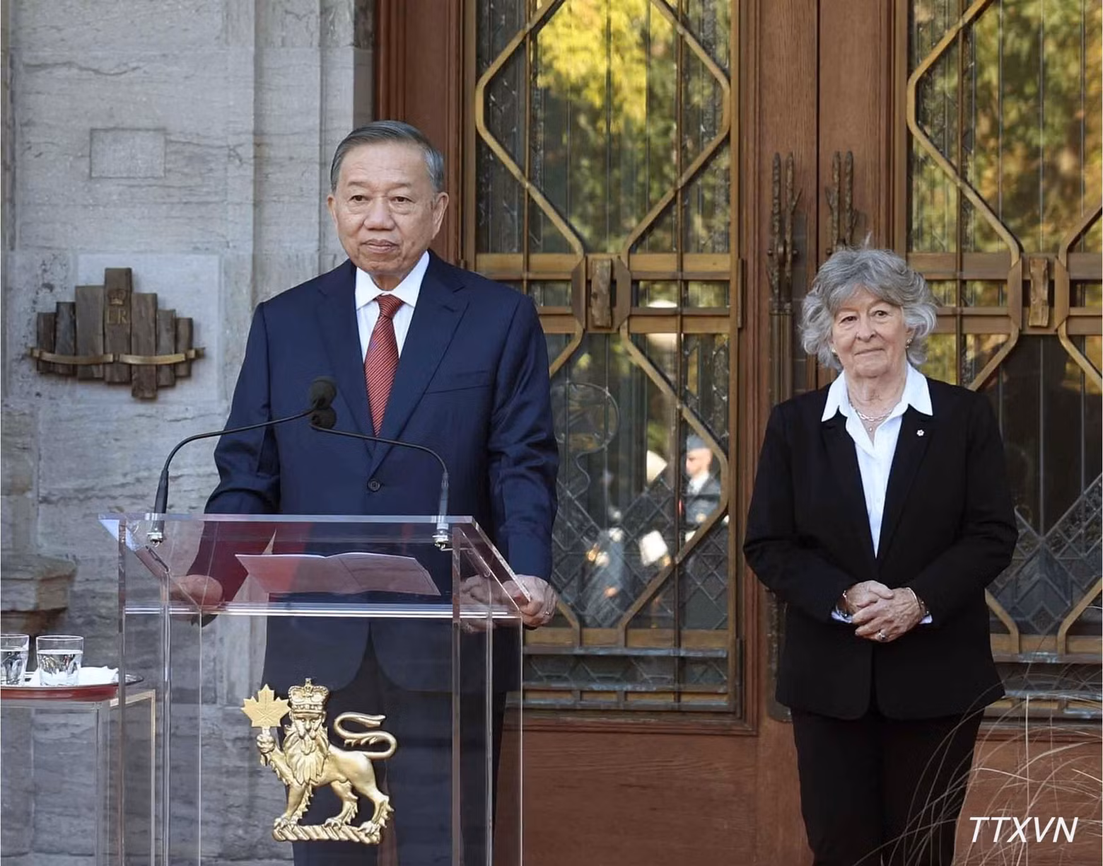 General Secretary of the Communist Party of Viet Nam Central Committee and President To Lam and Governor General of Canada Louise Arbour hold a press conference in Ottawa on September 24, 2026. (Photo: VNA)