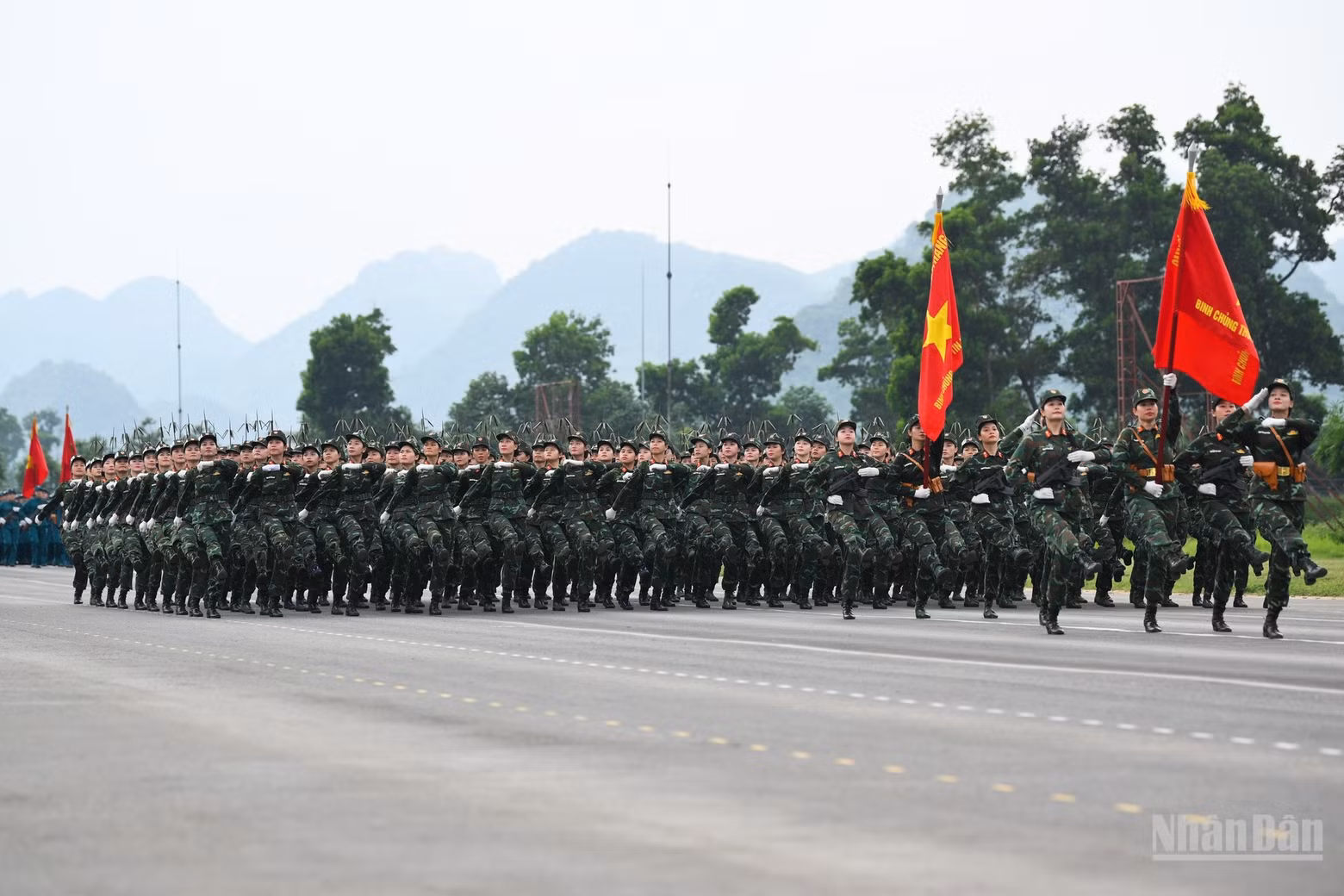 The formation of female communications soldiers.