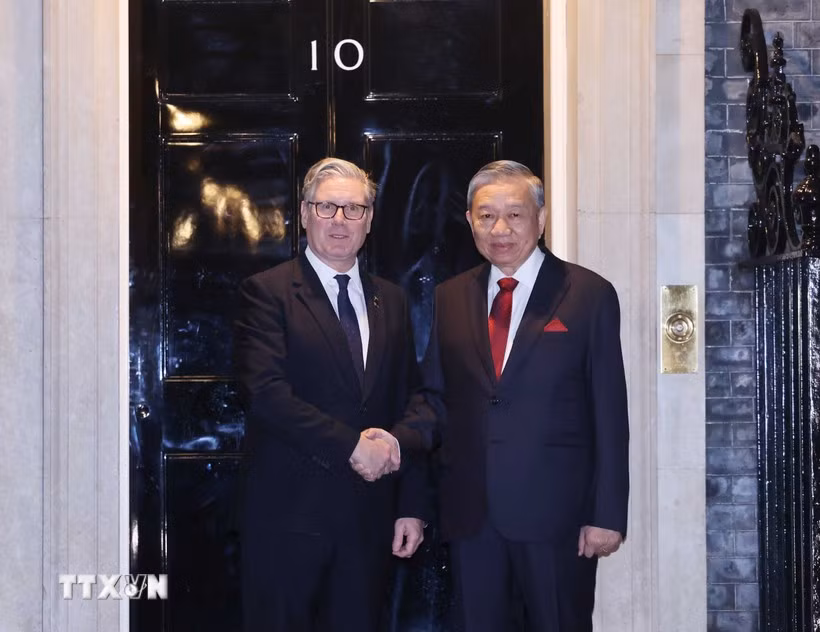 ttxvn-le-don-chinh-thuc-tong-bi-thu-to-lam-tham-chinh-thuc-lien-hiep-vuong-quoc-anh-va-bac-ai-len-8373645-1.jpg