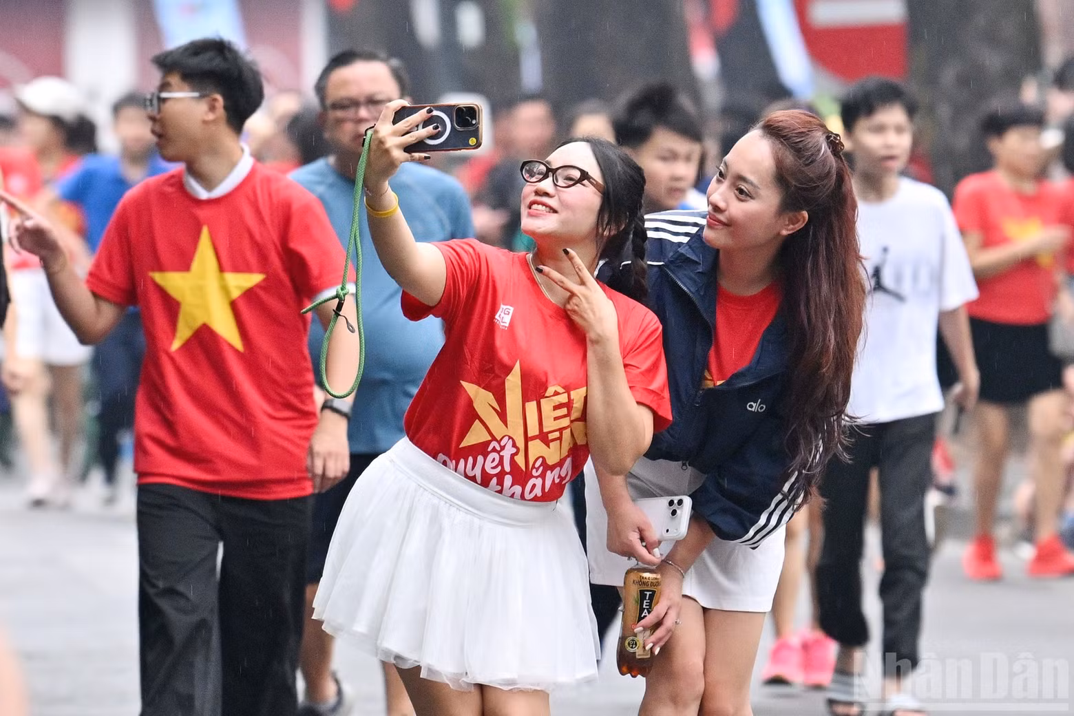 The vibrant atmosphere around Hoan Kiem Lake on the 72nd anniversary of Ha Noi’s Liberation Day (October 10, 1954–2026) reflects more than the scale of a public gathering. It demonstrates the community’s enthusiastic response to the call for regular physical exercise.