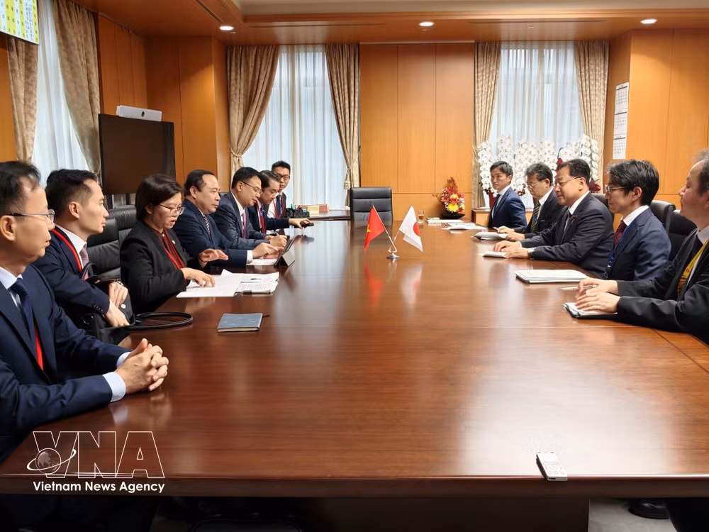 At the working session between Minister of Science and Technology Vu Hai Quan and Japanese Minister of Education, Culture, Sports, Science and Technology Seki Yoshihiro (Photo: VNA)