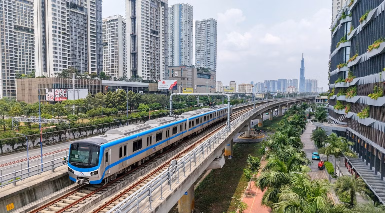 Metro Line No. 1 (Ben Thanh–Suoi Tien) officially enters operation in Ho Chi Minh City, marking an important milestone in the modernisation of public transport in the southern key economic region. (Photo: THE ANH)
