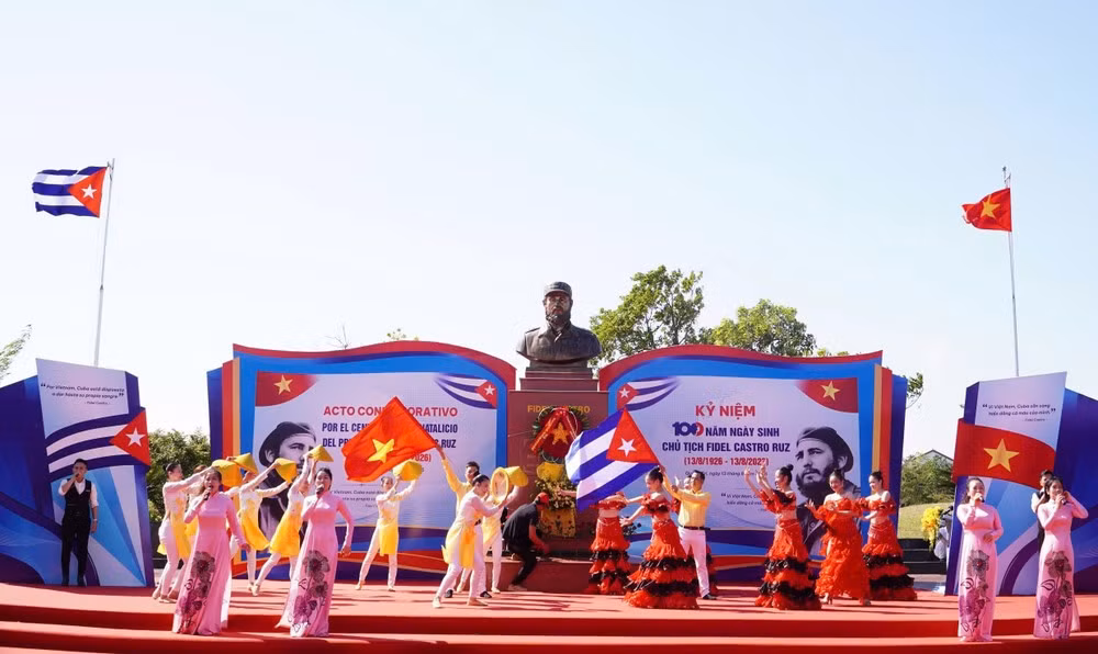 An art performance at the commemorative ceremony. (Photo: HIEU MINH)