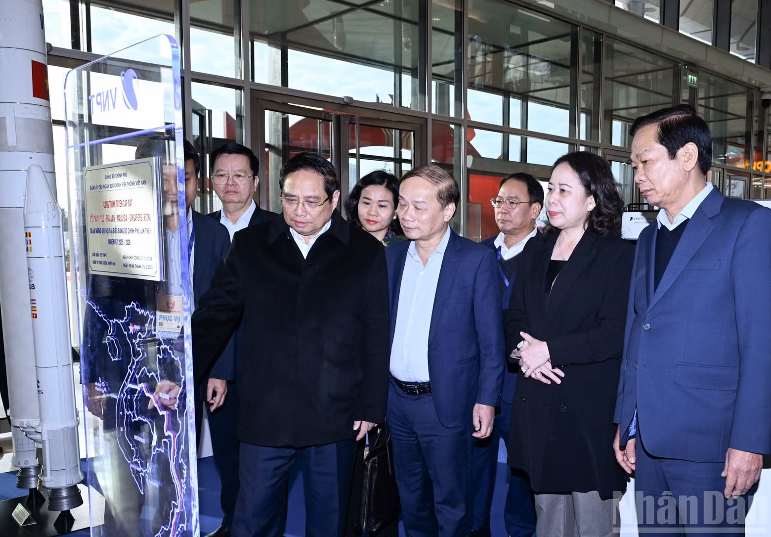 The Prime Minister inspects the preparations of booths showcasing exemplary products.