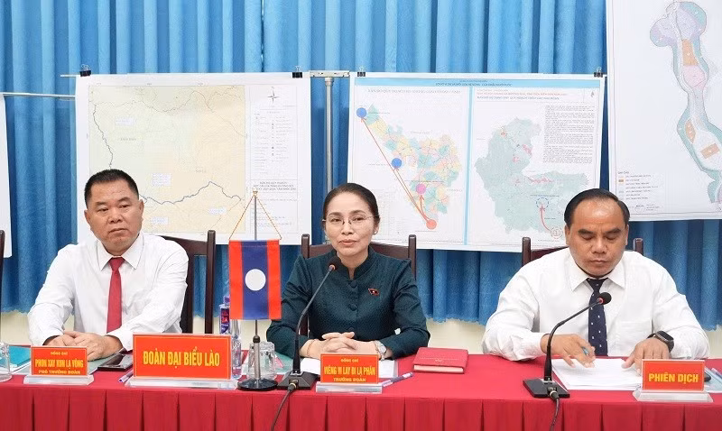 Viengvilay Dilaphan, member of the Standing Board of the Luang Prabang Provincial Party Committee and Permanent Vice Chairman of the provincial Administration Committee, attends the talks as head of the Luang Prabang delegation. (Photo: LE LAN)