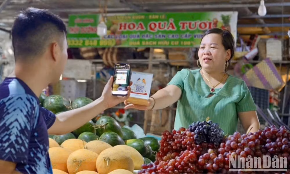 Digital transformation is becoming deeply embedded in everyday life, making people both beneficiaries of digital services and co-creators of new development values. (Photo: TRAN HAI)