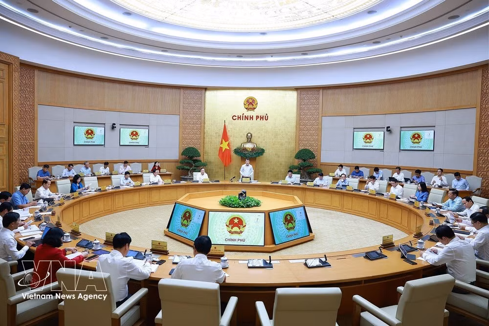 An overview of the Government’s regular meeting for August on September 3. (Photo: VNA)