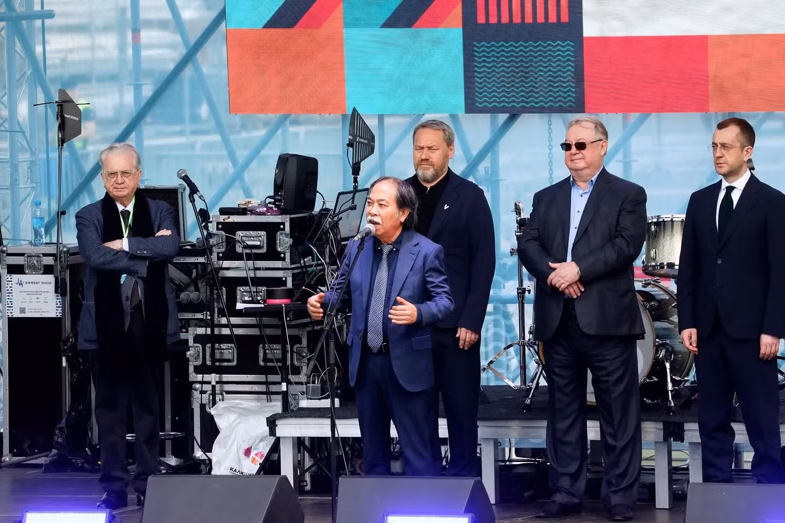 Representative of the Vietnamese delegation, poet Nguyen Quang Thieu, speaks at the opening ceremony.