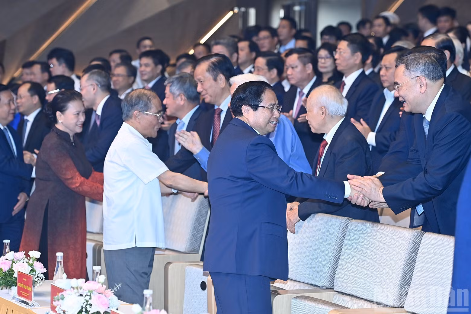 Prime Minister Pham Minh Chinh and former Party and State leaders at the ceremony.