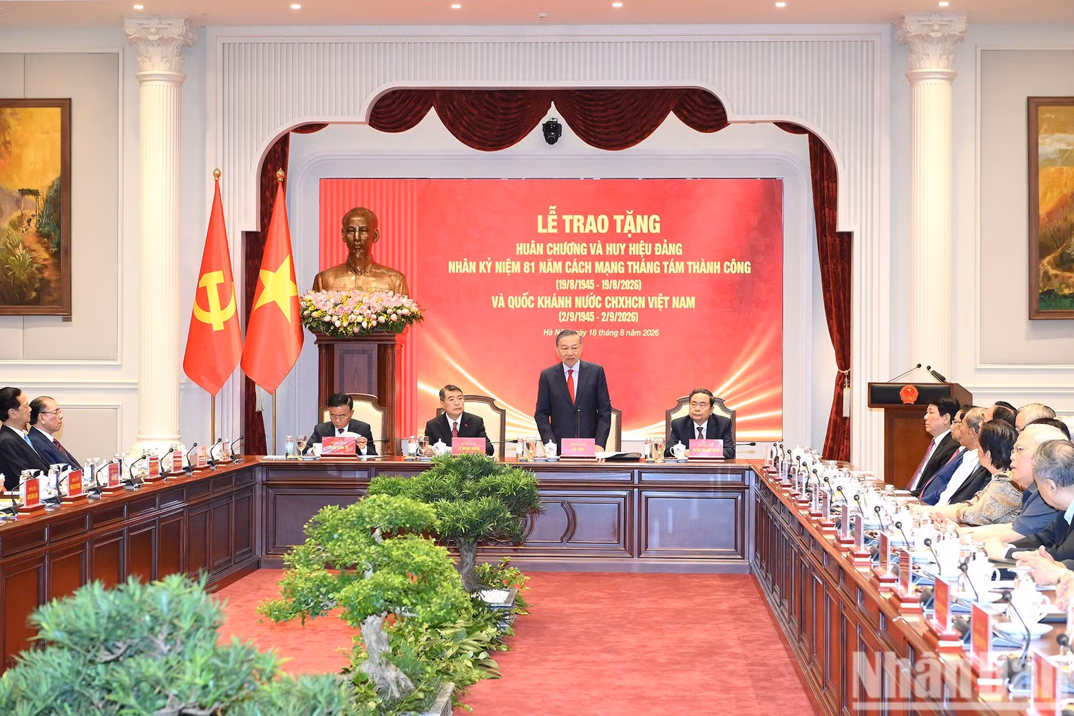 Party General Secretary and State President To Lam and other key Party and State leaders chair the meeting.