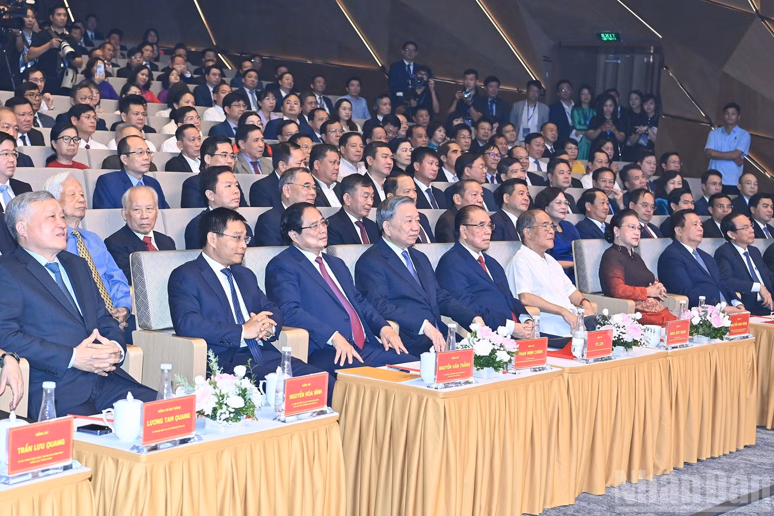 Party General Secretary To Lam as well as current and former Party and State leaders at the celebration of the finance sector’s 80th anniversary.