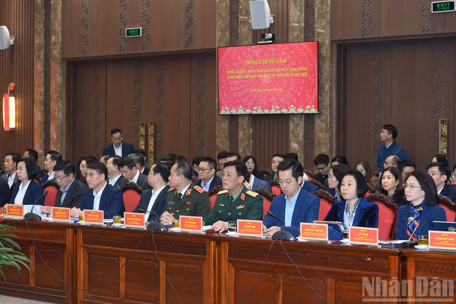 Delegates attend the working session.