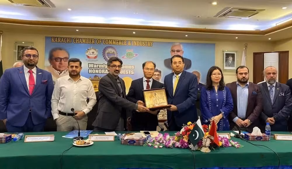 Ambassador Pham Anh Tuan and delegates attend the seminar “Promoting Viet Nam–Pakistan trade relations in the new regional context.” (Photo courtesy of the Embassy of Viet Nam in Pakistan)