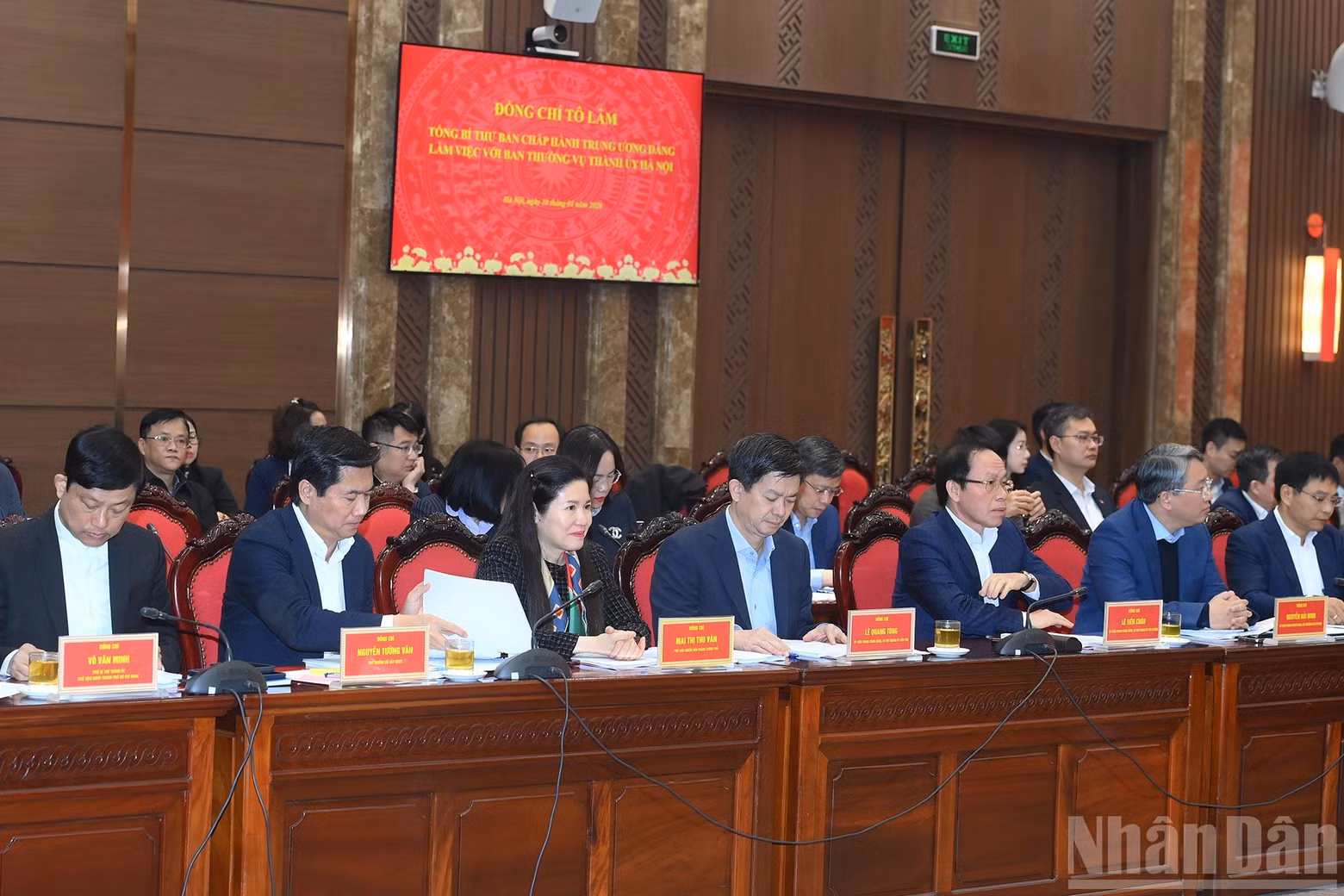 Delegates attend the working session.