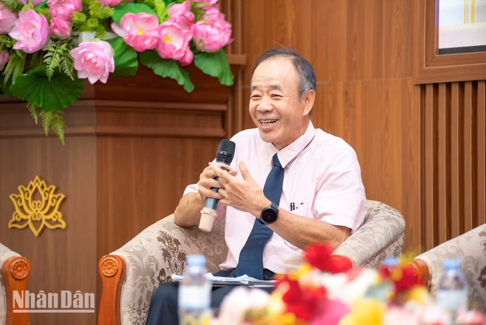 Ambassador Nguyen Thiep introduces three scholarly works on President Ho Chi Minh by William Duiker, Pierre Brocheux and Sophie Quinn-Judge.