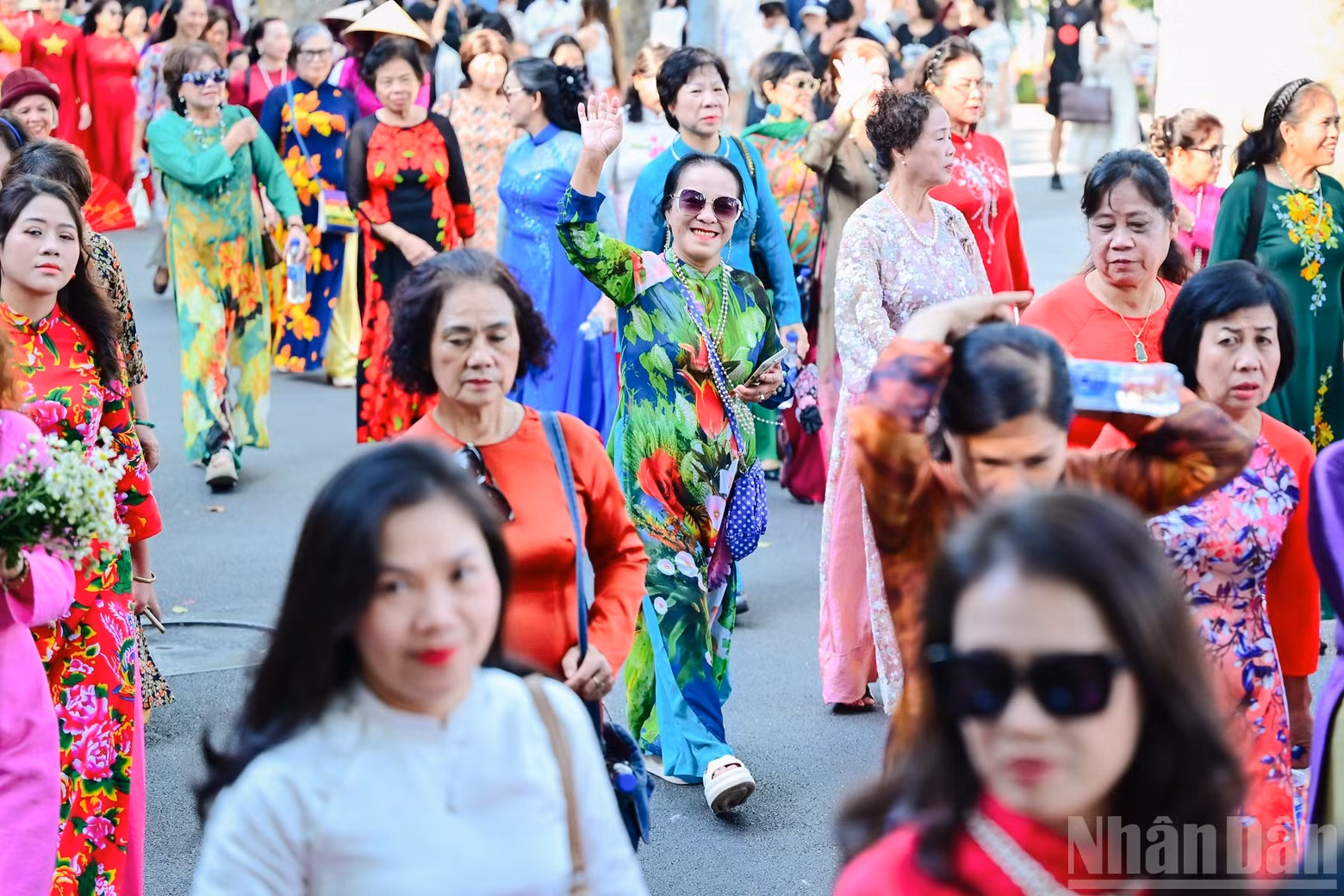 Many people join the event freely with their own costumes, marching at the rear of the parade.