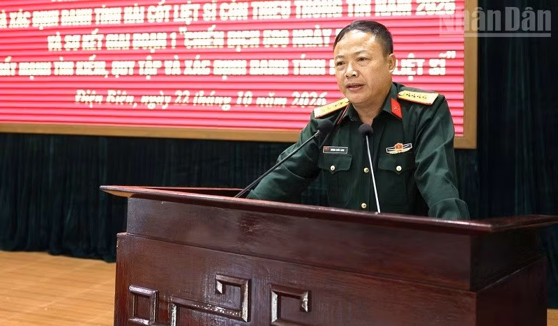 Colonel Duong Quoc Long, Deputy Political Commissar of the Dien Bien Provincial Military Command, reports on the results of the 500-day campaign in the province. (Photo: LE LAN)
