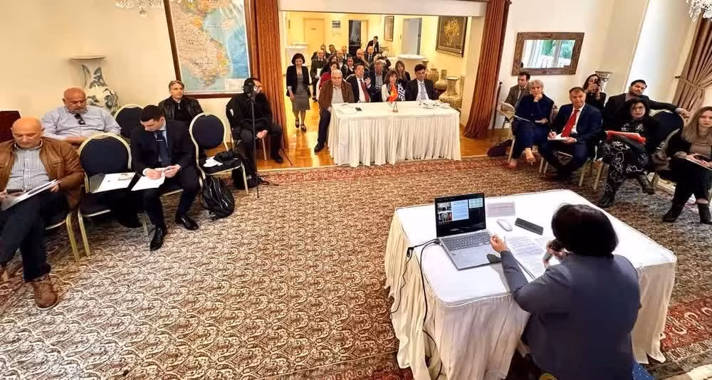 An overview of the press briefing. (Photo: The Embassy of Viet Nam in Greece)