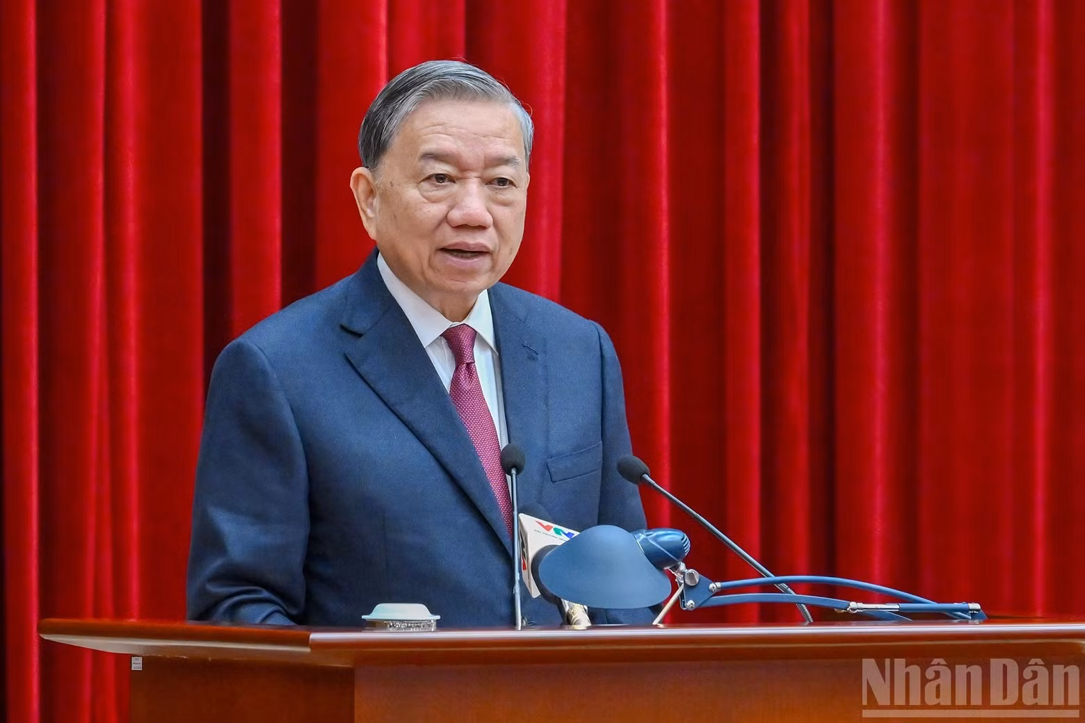 General Secretary To Lam delivers a speech at the conference.