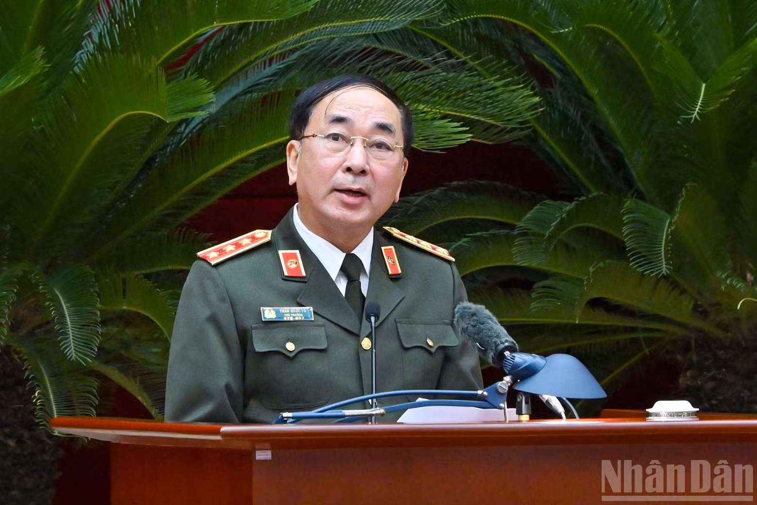 Deputy Minister of Public Security Tran Quoc To delivers a presentation at the conference.