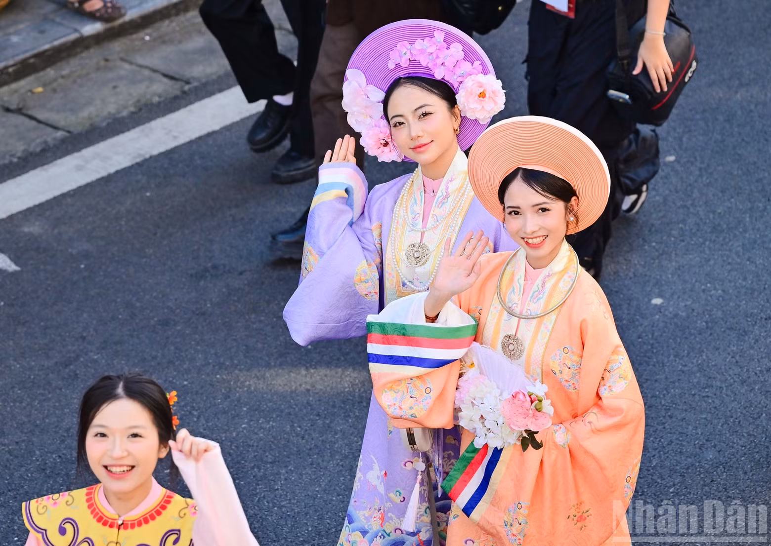 The programme shares the passion and achievements of Ha Noi’s community dedicated to researching, collecting and applying ancient Vietnamese traditional dress.