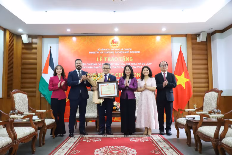 Minister of Culture, Sports and Tourism Lam Thi Phuong Thanh and Ambassador of Palestine to Viet Nam Saadi Salama at the event.