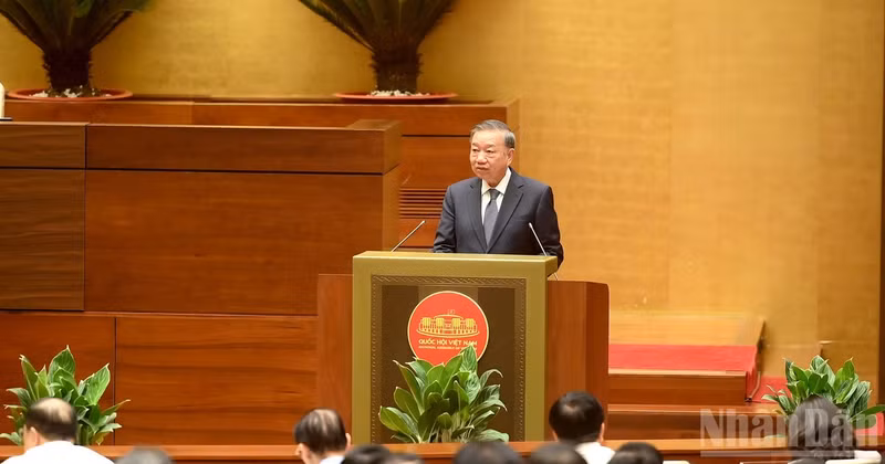 General Secretary and State President To Lam, Head of the Steering Committee, chairs and delivers a keynote address at the National Conference reviewing one year and six months of the implementation of Resolution No. 57-NQ/TW. Photo: DANG KHOA.