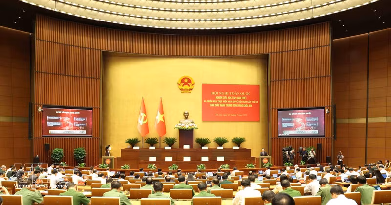 An overview of the conference at the central venue, Dien Hong Hall of the National Assembly House in Ha Noi on July 29. (Photo: VNA)