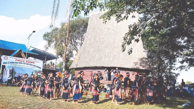 Gong performance ritual of the Gia Rai people in the Central Highlands. (Photo: CONG DAT)