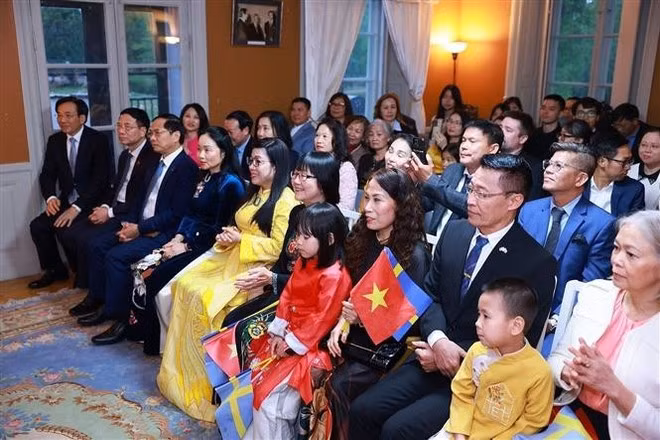 pm-meets-ov-community-in-sweden-1.jpg