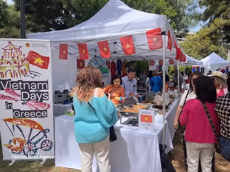The Vietnamese stall at the 4th ASEAN Plus Friends Bazaar in Athens on May 9–10. (Photo: VNA)