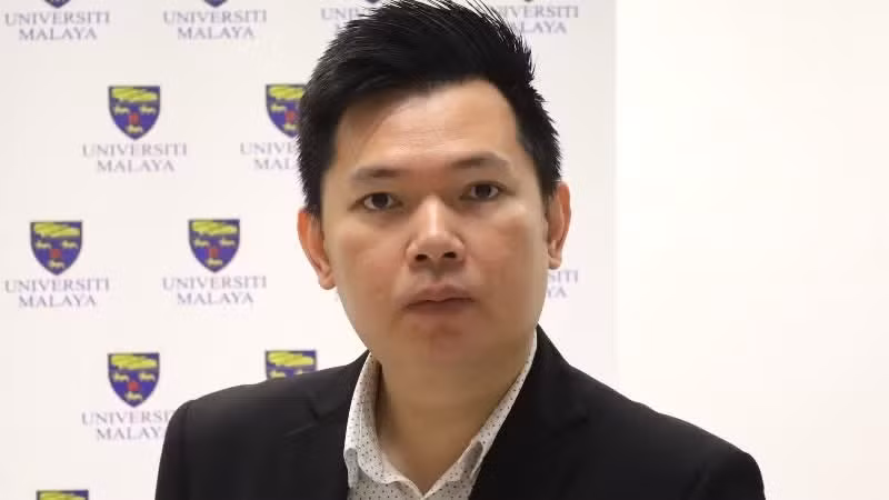 Malaysian strategic security analyst Collins Chong Yew Keat grants an interview to the Viet nam News Agency. (Photo: VNA)