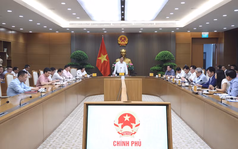 Permanent Deputy Prime Minister Pham Gia Tuc speaks at the meeting (Photo: VGP)