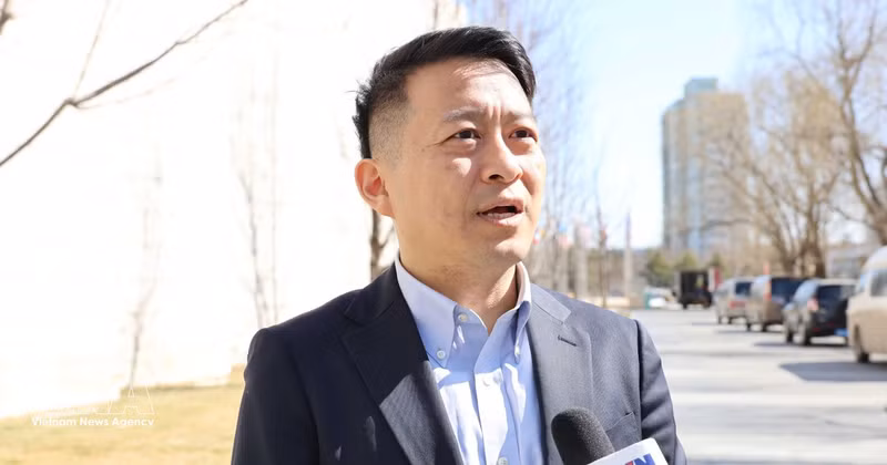 Professor Qu Qiang of the Minzu University of China grants an interview to the Vietnam News Agency. (Photo: VNA)