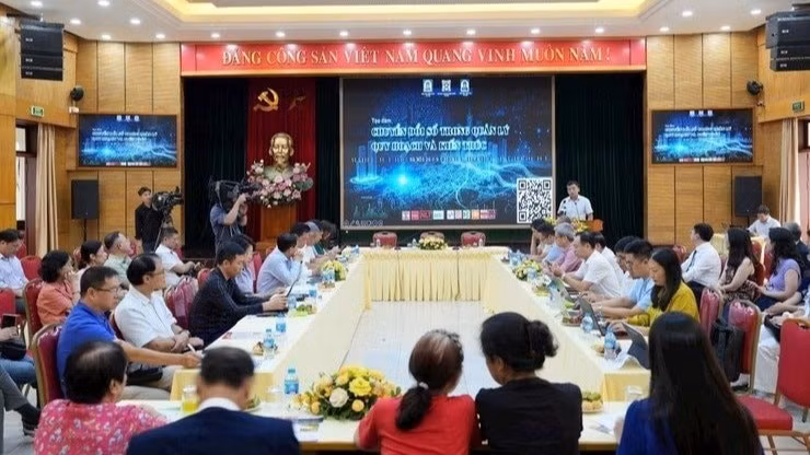 Seminar has been held to contribute ideas to the digital transformation of urban planning in Ha Noi. (Photo: DIEN KHANH)