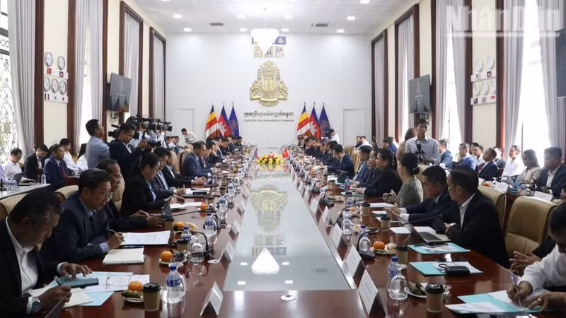 Overview of the dialogue at the CDC headquarters. (Photo: HUY VU)