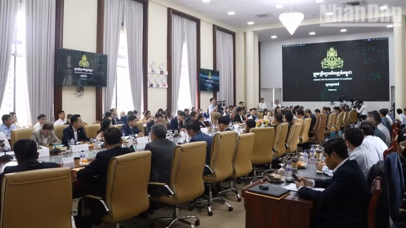 Large numbers of delegates from the two countries attend the event.
