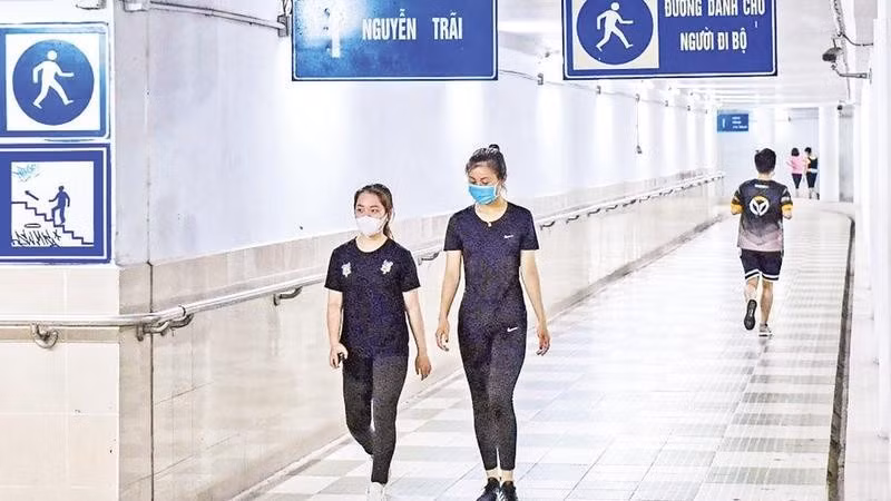 Nga Tu So pedestrian underpass (Photo: DO TAM)