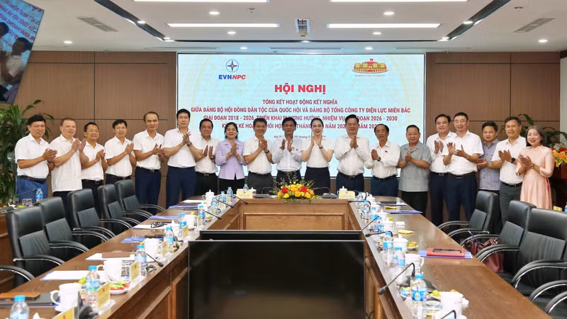 After nearly eight years of implementation, cooperation activities between the Party Committee of the National Assembly’s Ethnic Council and the Party Committee of the Northern Power Corporation have achieved many positive results.
