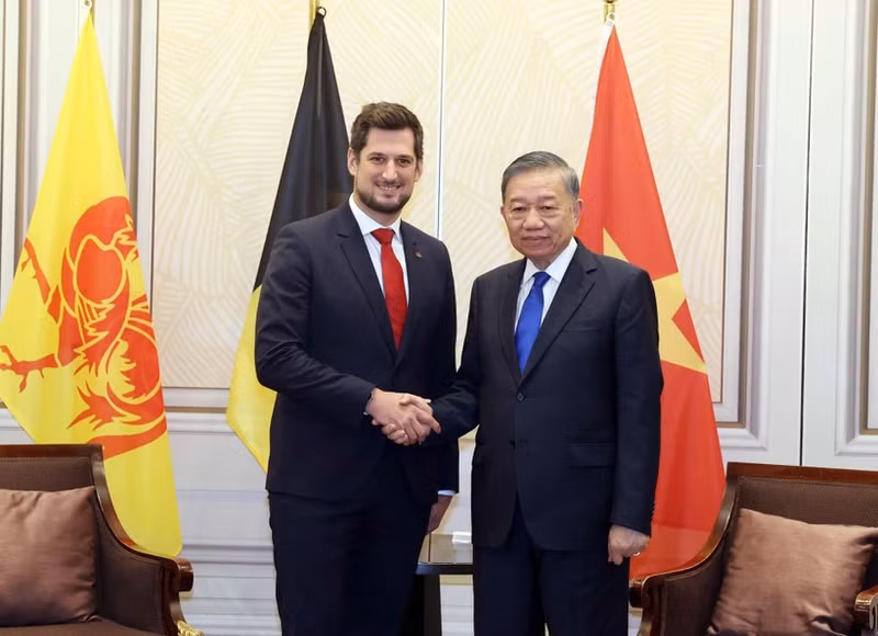 General Secretary of the Communist Party of Viet Nam Central Committee and President To Lam received Minister-President of the Wallonia region Adrien Dolimont. (Photo: VAN)