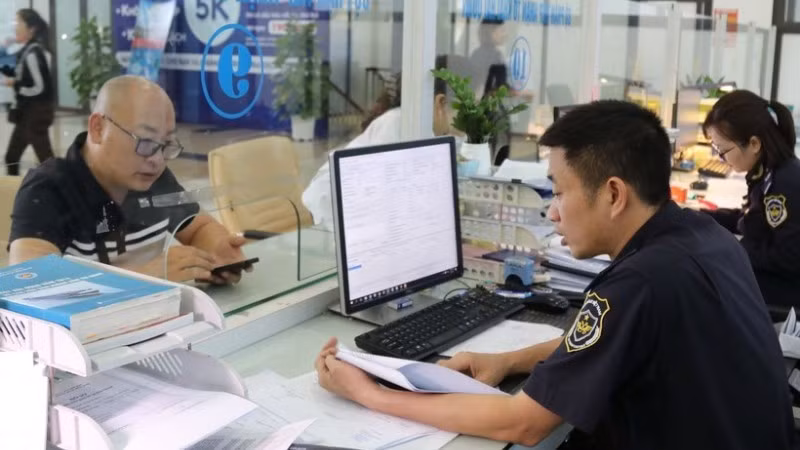 Customs authorities assist businesses with import and export procedures. (Photo: CHQ)