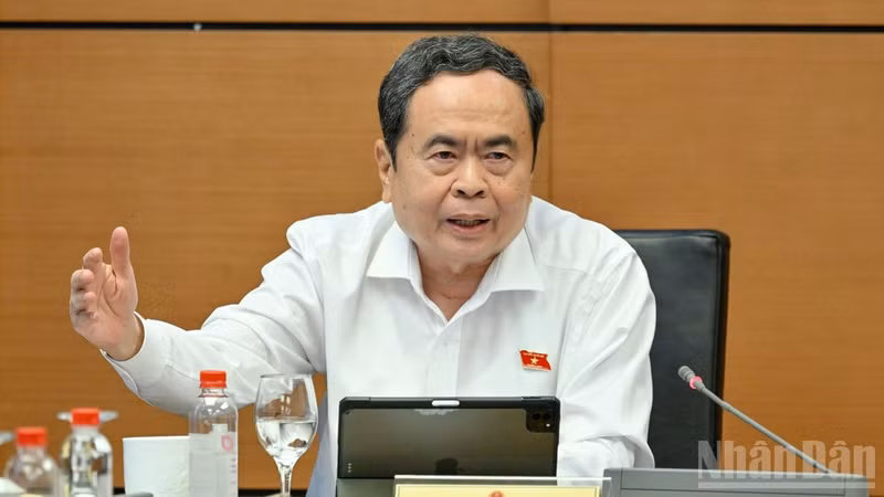 National Assembly PResdient Tran Thanh Man speaks during a group discussion. (Photo: NDO)