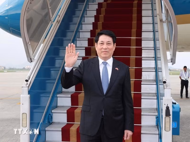 Vietnamese State President Luong Cuong arrives in Beijing for attendance at the anniversary. (Photo: VNA)