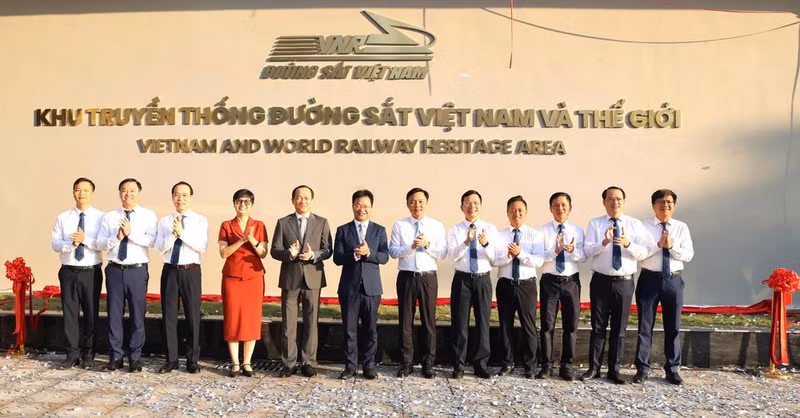 Delegates attend the inauguration of the traditional railway heritage area of Viet Nam and the world. (Photo: LUONG NHUNG)