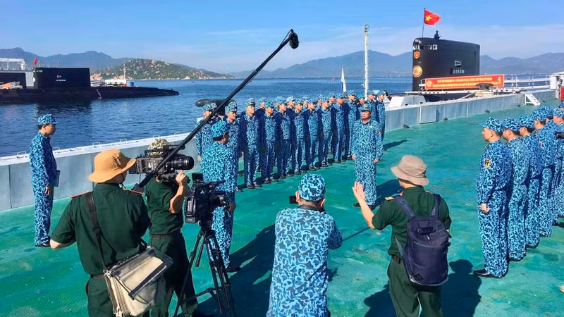 Crew of the People's Army Cinema film a scene. (Photo: People's Army Cinema)